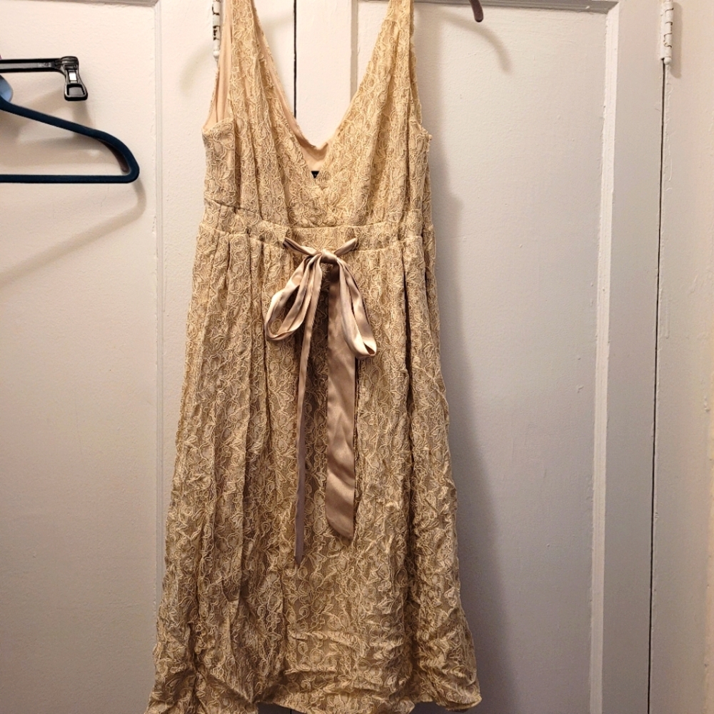 Gold size 12 women's dress